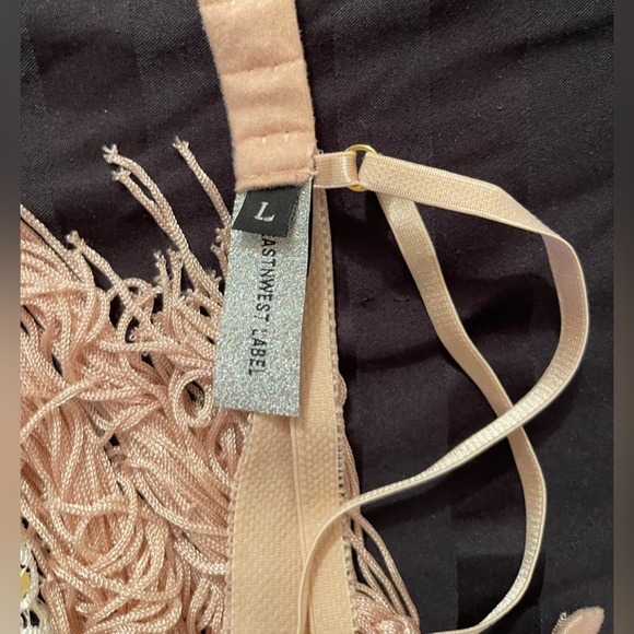 Pretty festival set used only once, no damages, brand new. Size L - Picture 7 of 7